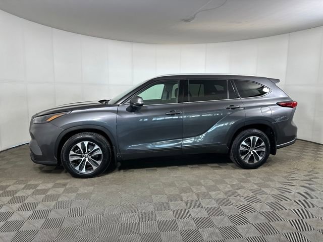 Used 2022 Toyota Highlander XLE image 6