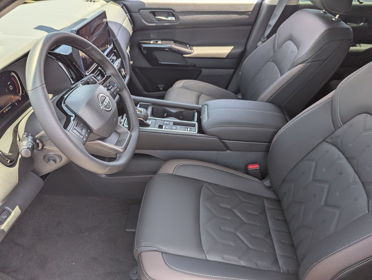 New 2026 Nissan Pathfinder Platinum FWD image 12