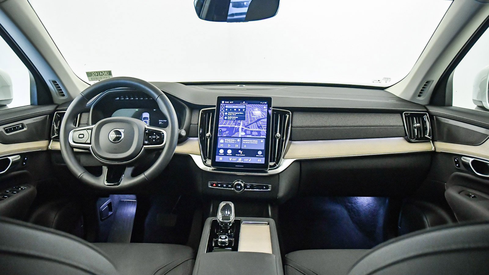 Certified 2025 Volvo XC90 T8 Plus w/ Protection Package Premier image 15