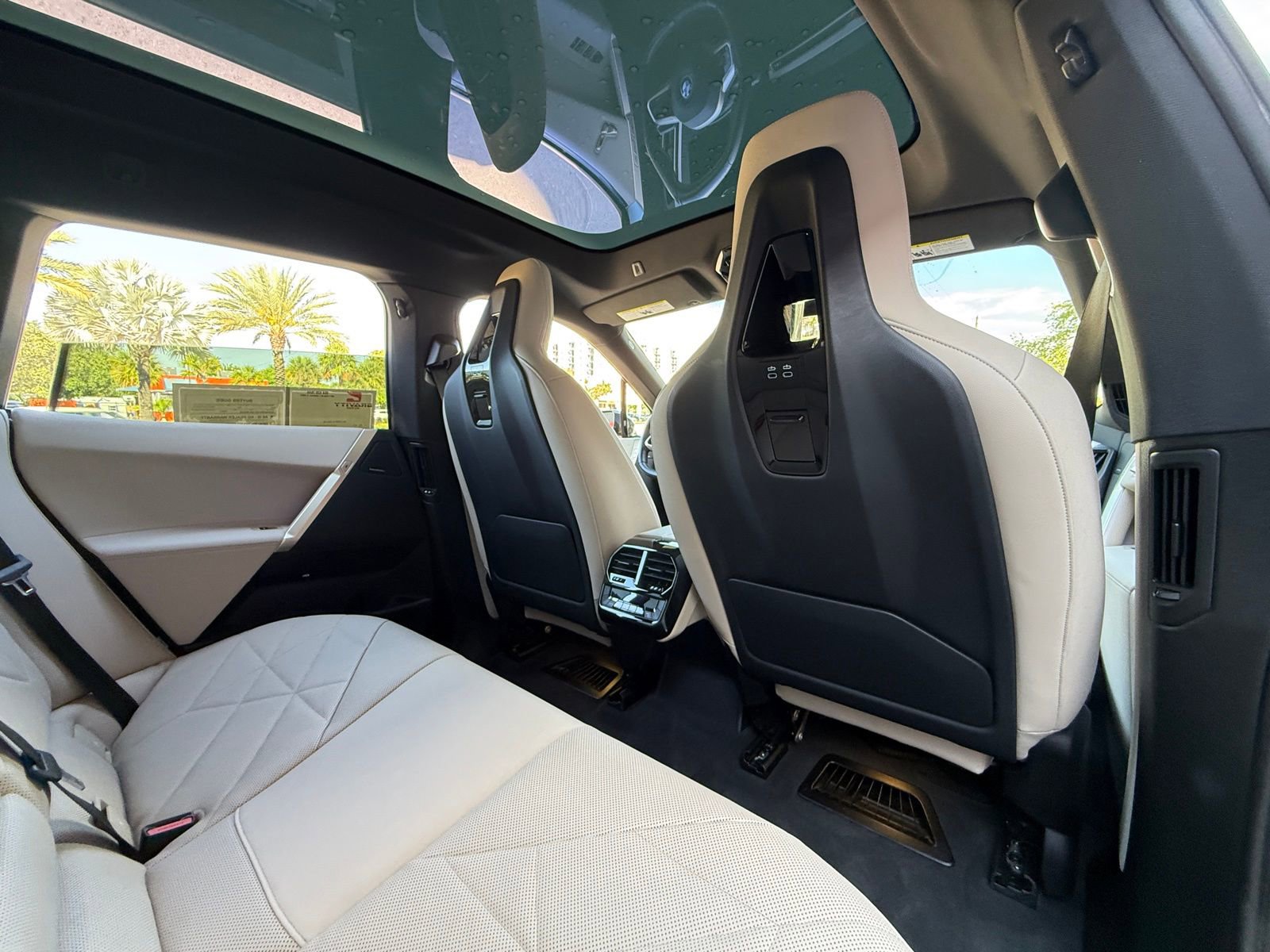 Used 2023 BMW iX xDrive50 w/ Sport Package image 15