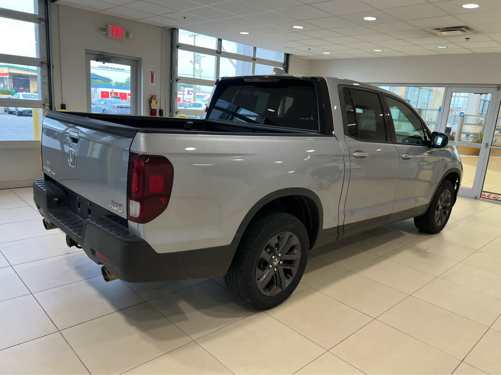 Used 2023 Honda Ridgeline Sport image 7