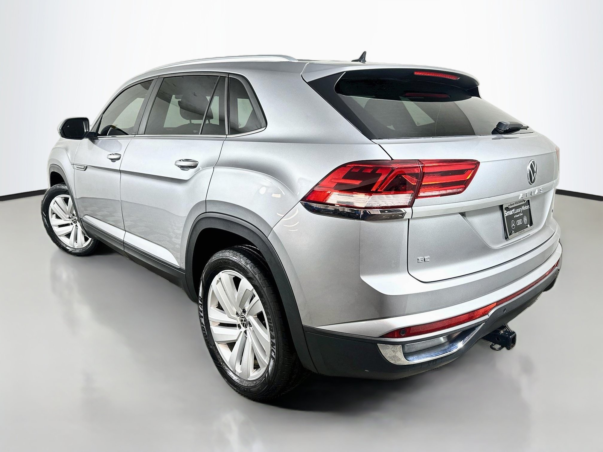 Certified 2023 Volkswagen Atlas Cross Sport SE w/ Black Wheel Package AWD/4WD image 5
