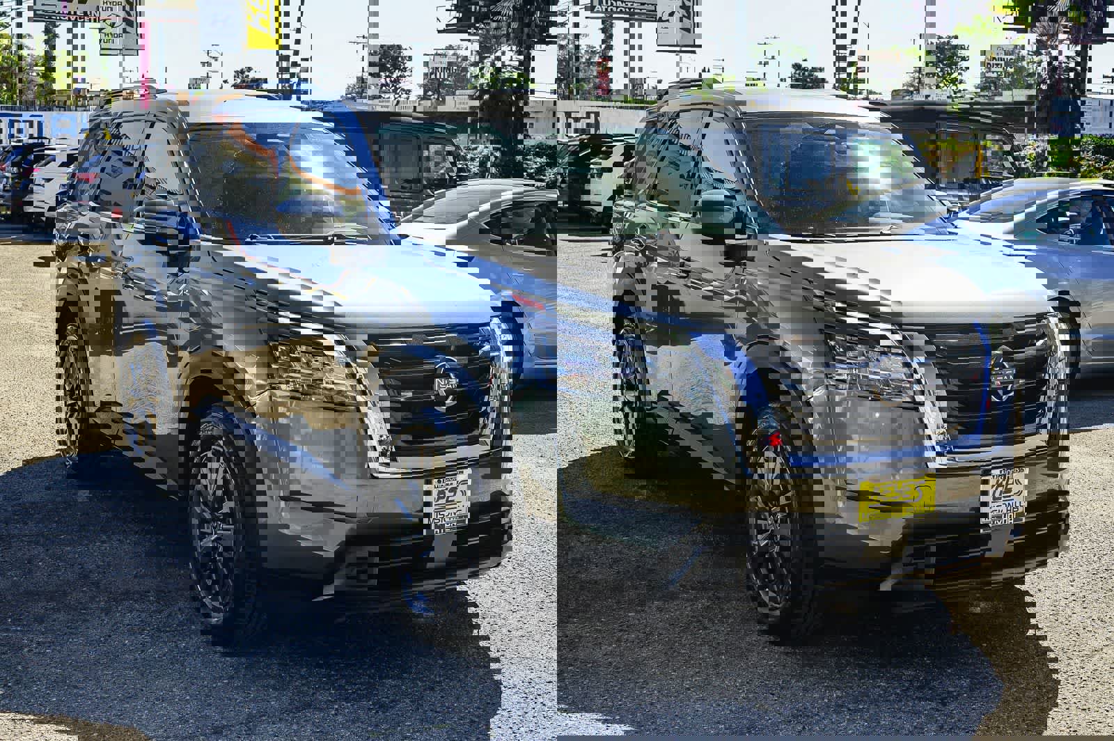 Used 2022 Nissan Pathfinder SV image 5