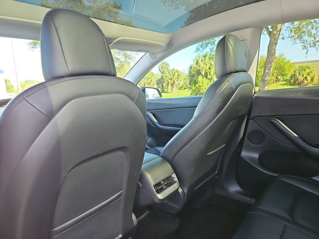 Used 2021 Tesla Model Y Long Range image 9