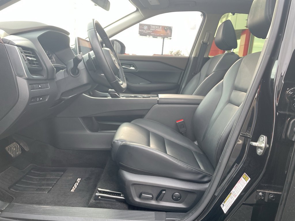 Used 2023 Nissan Rogue SV w/ SV Premium B Package image 10