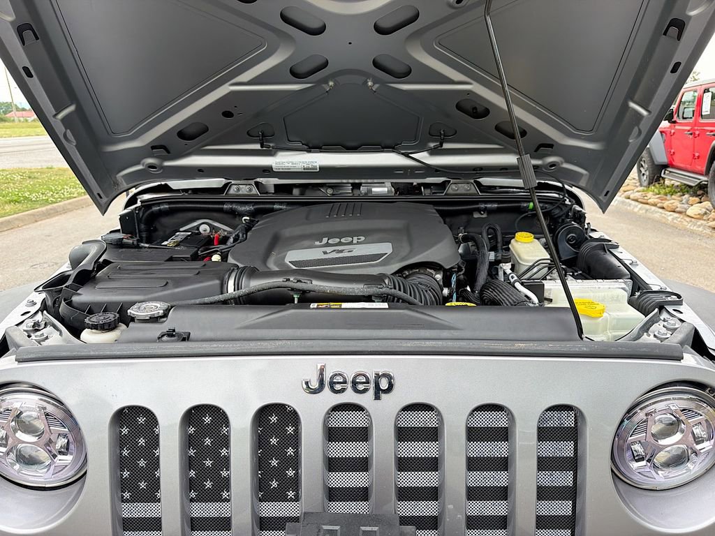 Used 2015 Jeep Wrangler Sport w/ Connectivity Group AWD/4WD image 29
