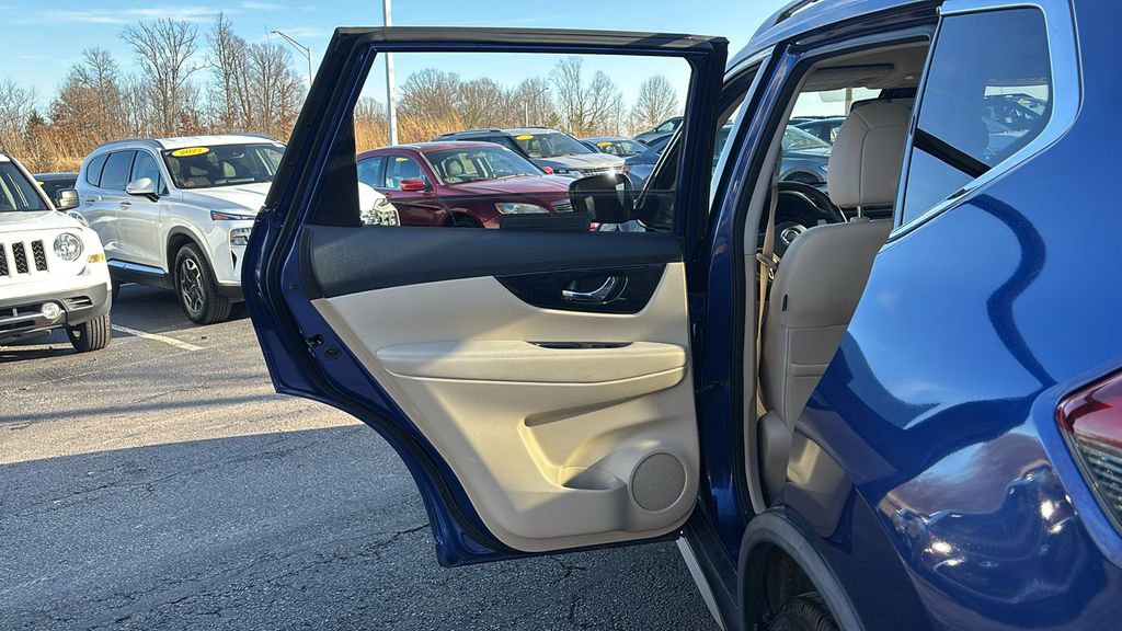 Used 2018 Nissan Rogue SL w/ Premium Package image 28