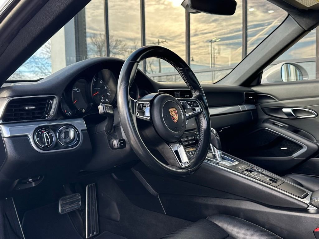 Used 2018 Porsche 911 Carrera image 2
