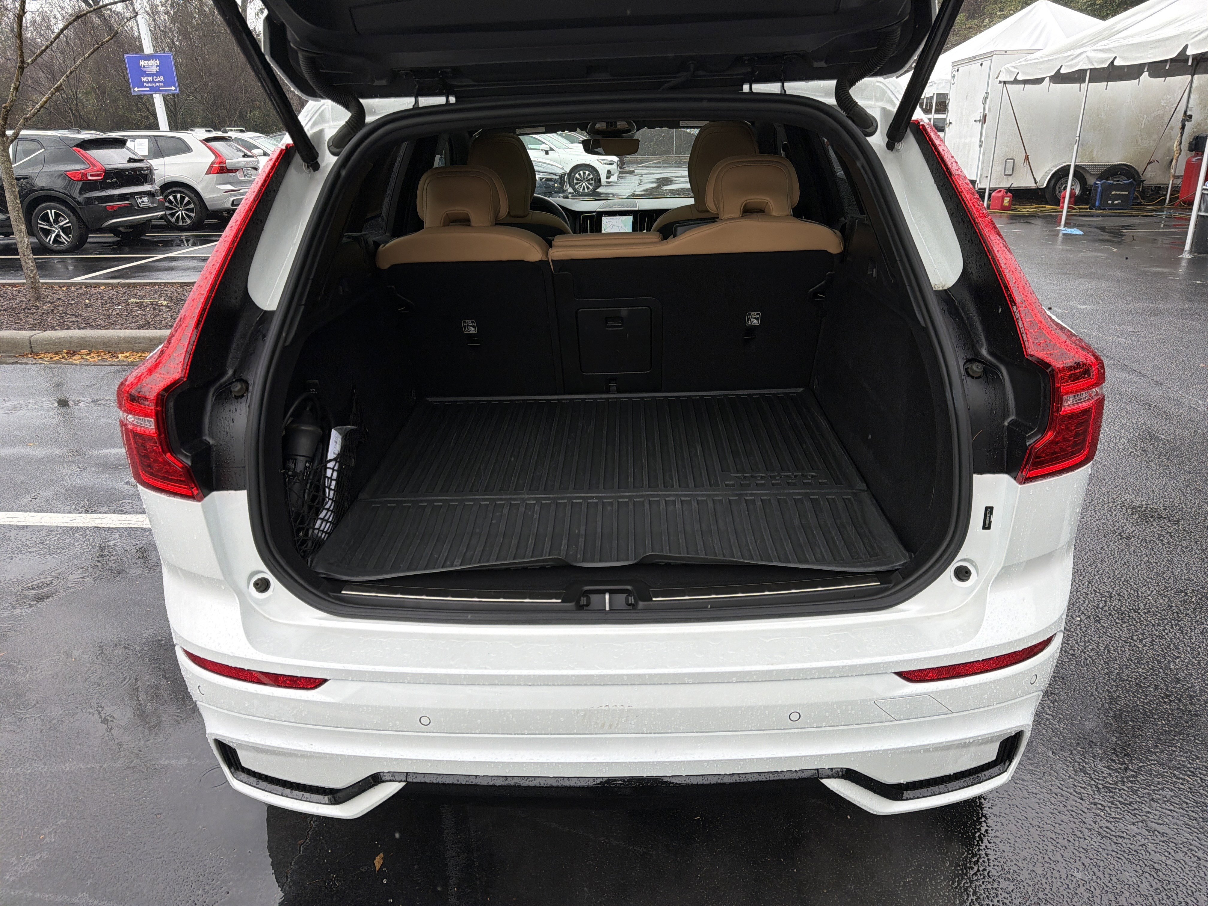 Certified 2024 Volvo XC60 T8 Ultimate w/ Climate Package image 34