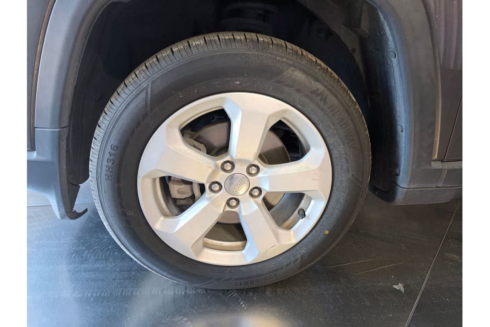 Used 2020 Jeep Compass Latitude FWD image 7