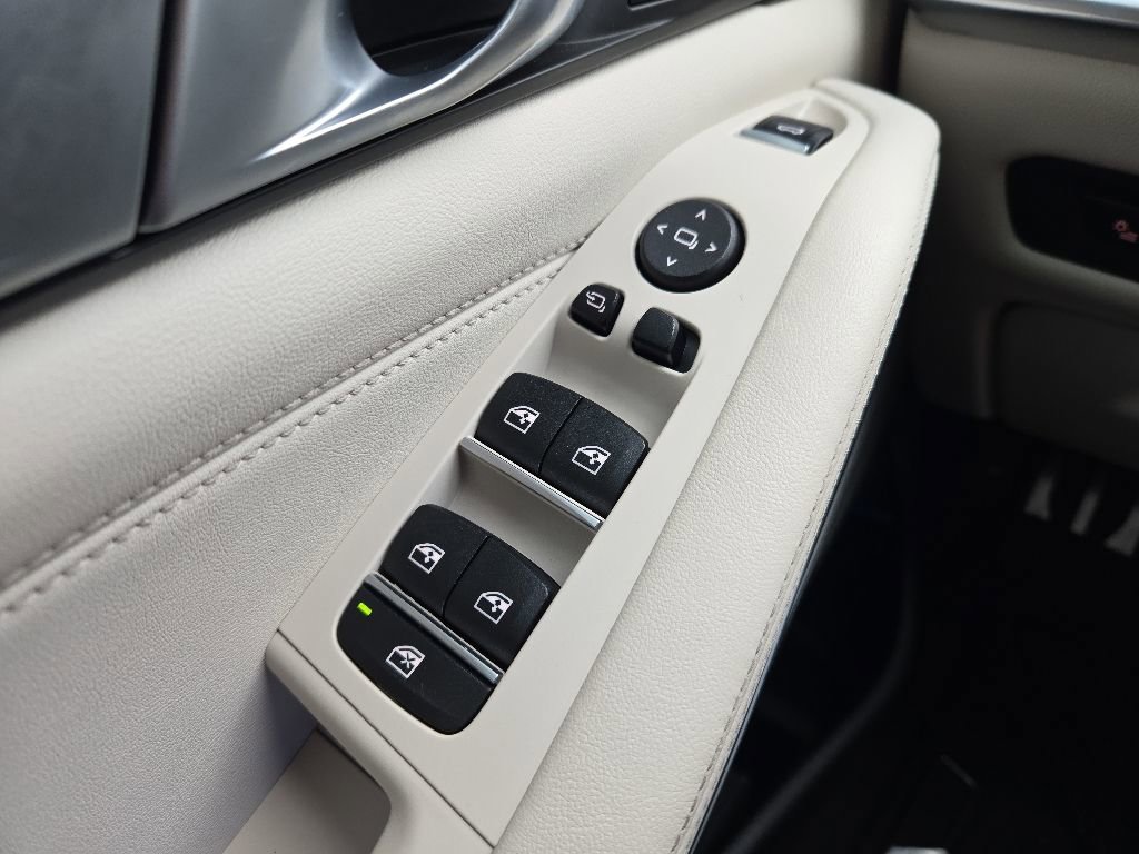 Used 2024 BMW X5 M60i AWD/4WD image 25