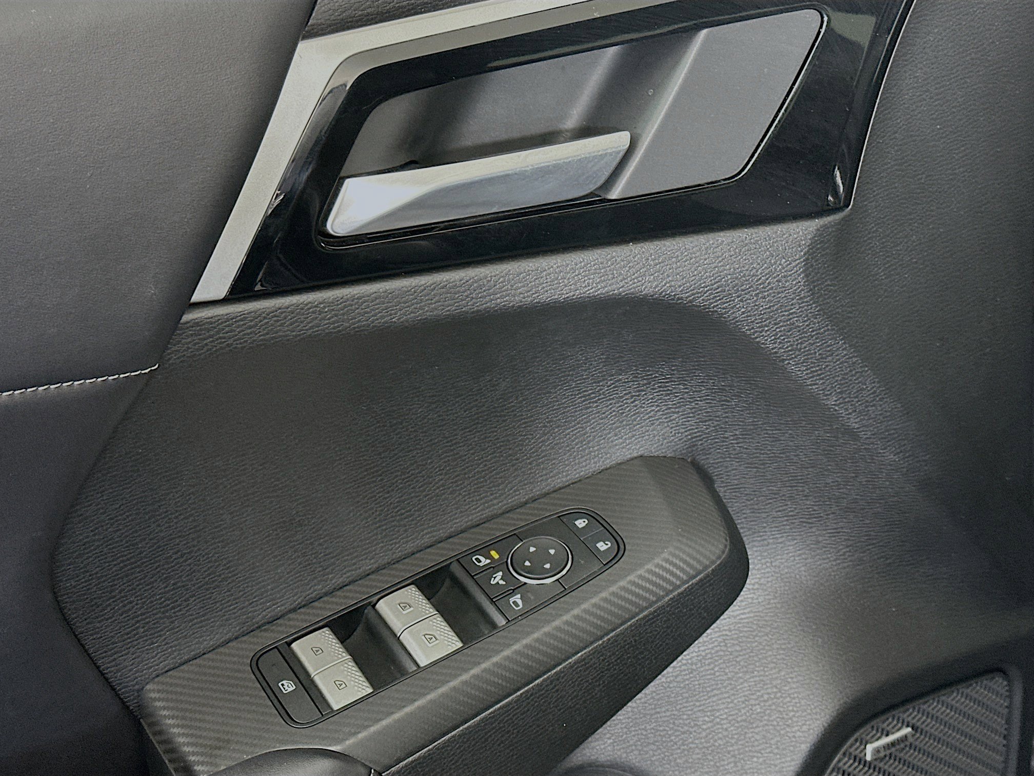 Used 2025 Mitsubishi Outlander SE AWD/4WD image 15