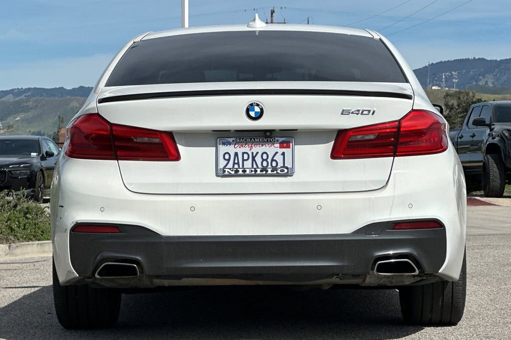 Used 2018 BMW 540i w/ M Sport Package image 4