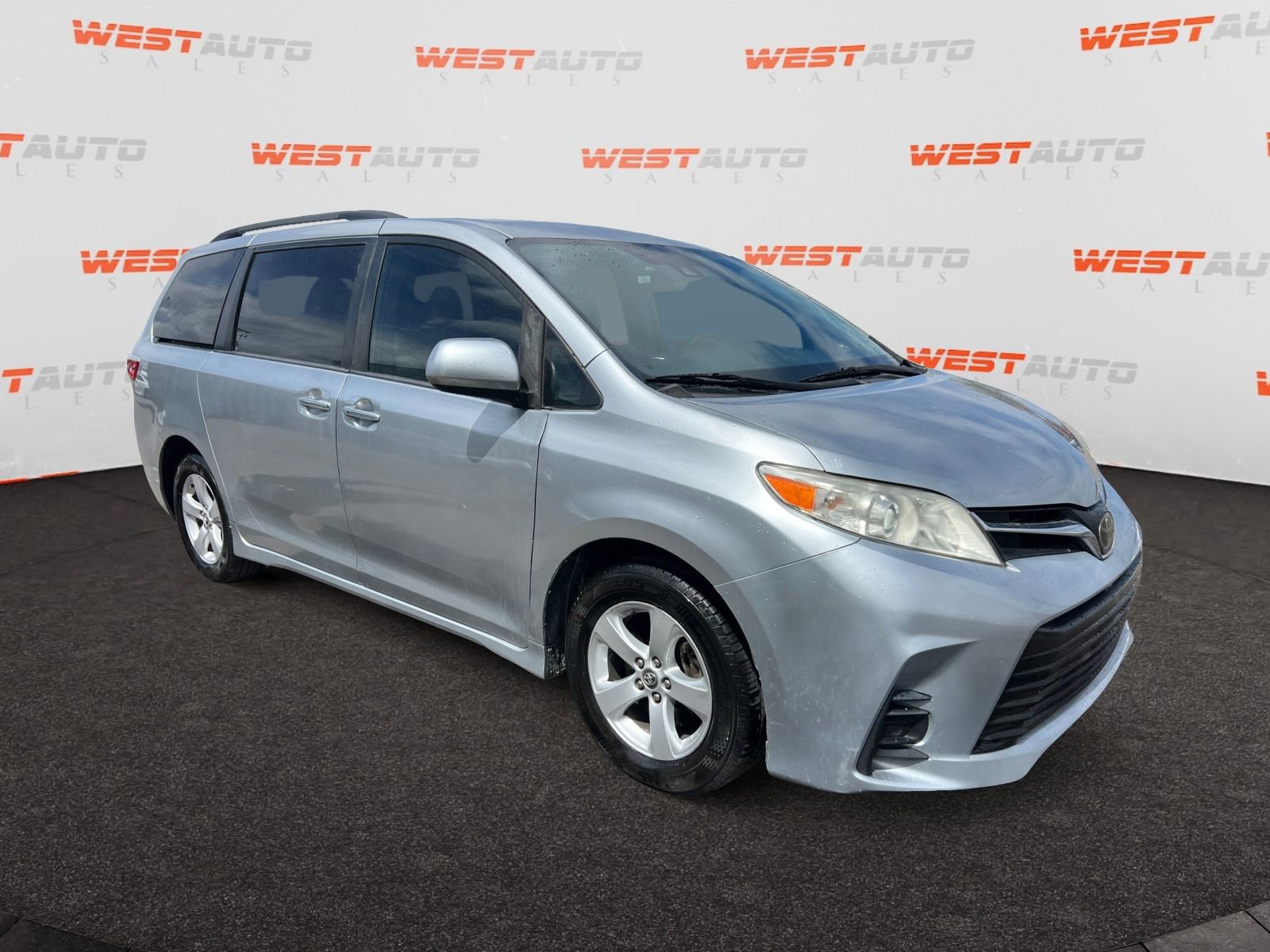 Used 2019 Toyota Sienna LE w/ LE Preferred Package FWD image 7