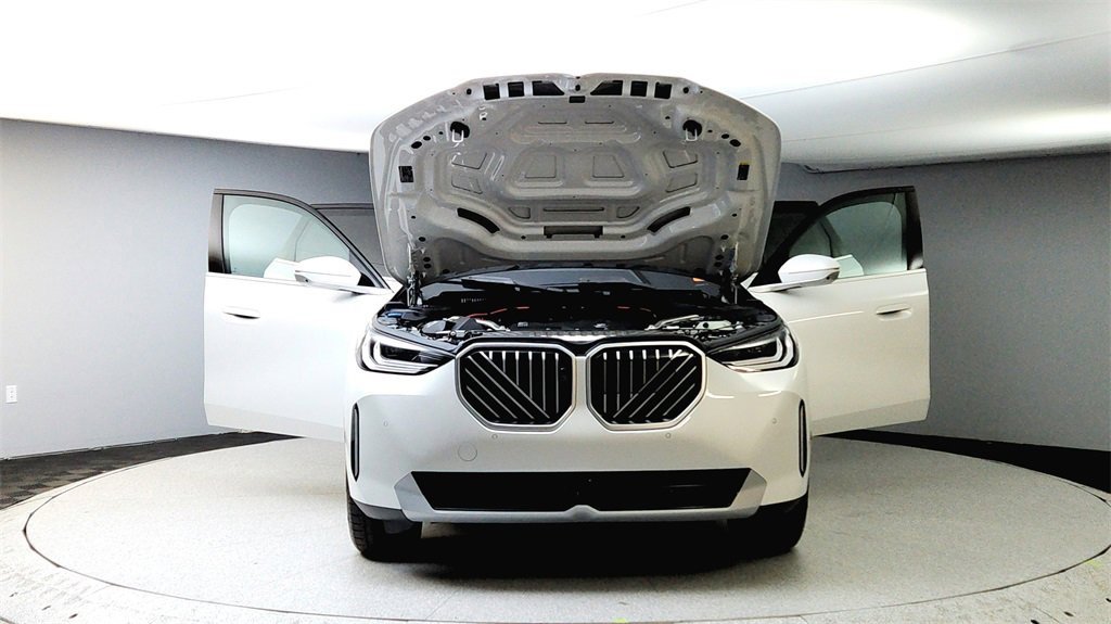 Used 2025 BMW X3 xDrive30i w/ Premium Package image 2