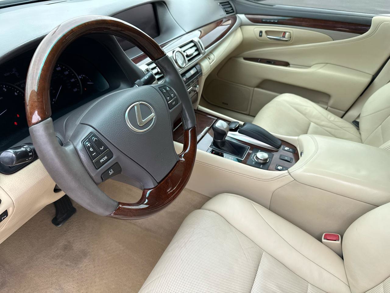 Used 2013 Lexus LS 460 w/ Comfort Pkg RWD image 33