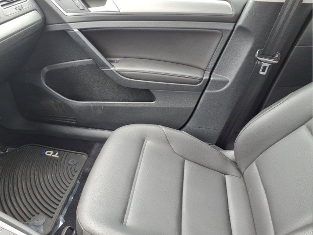 Used 2015 Volkswagen Golf TDI S image 14