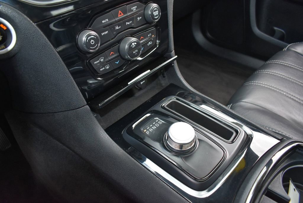 Used 2018 Chrysler 300 S w/ 300S Premium Group RWD image 19