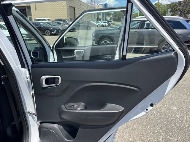 Used 2024 Hyundai Venue SE FWD image 34