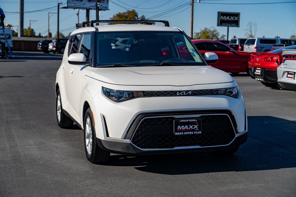 Used 2023 Kia Soul LX w/ LX Technology Package image 2