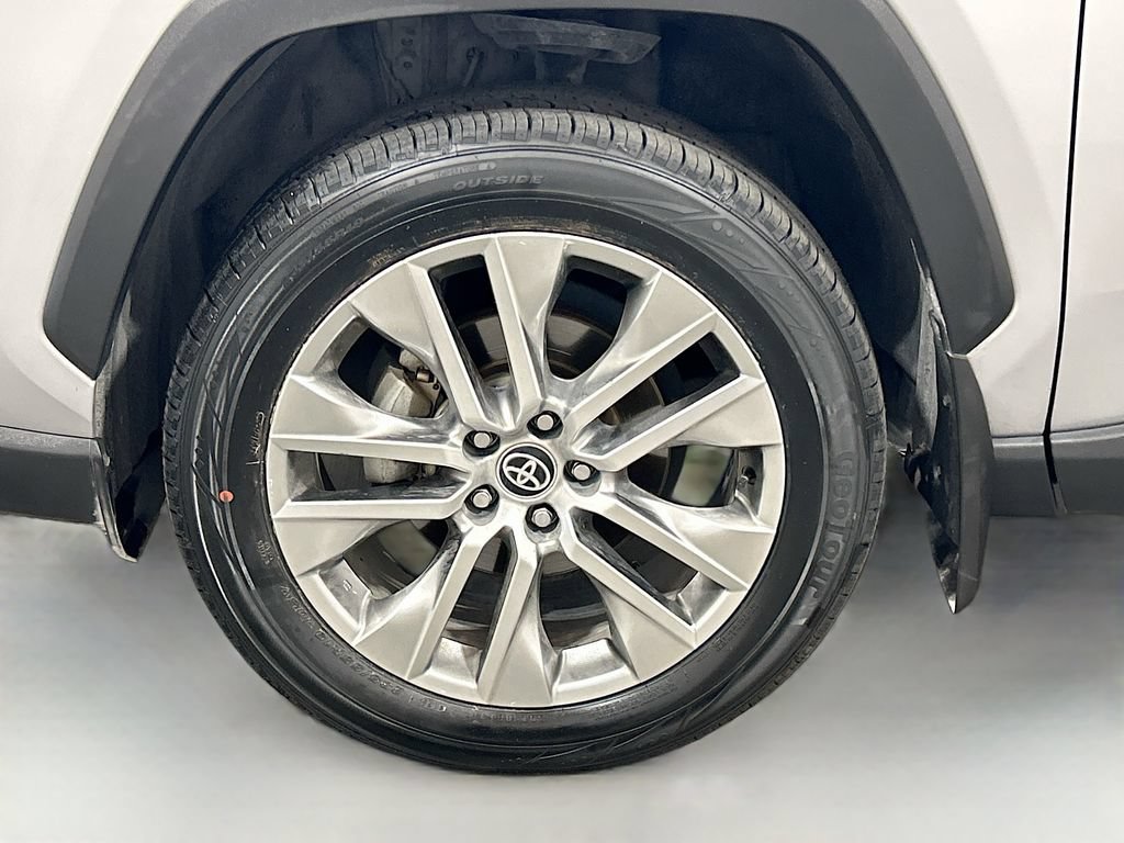 Used 2022 Toyota RAV4 XLE Premium FWD image 28