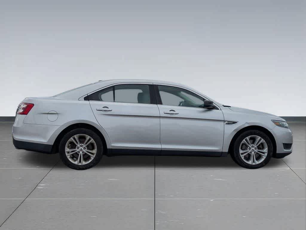 Used 2017 Ford Taurus SE FWD image 7
