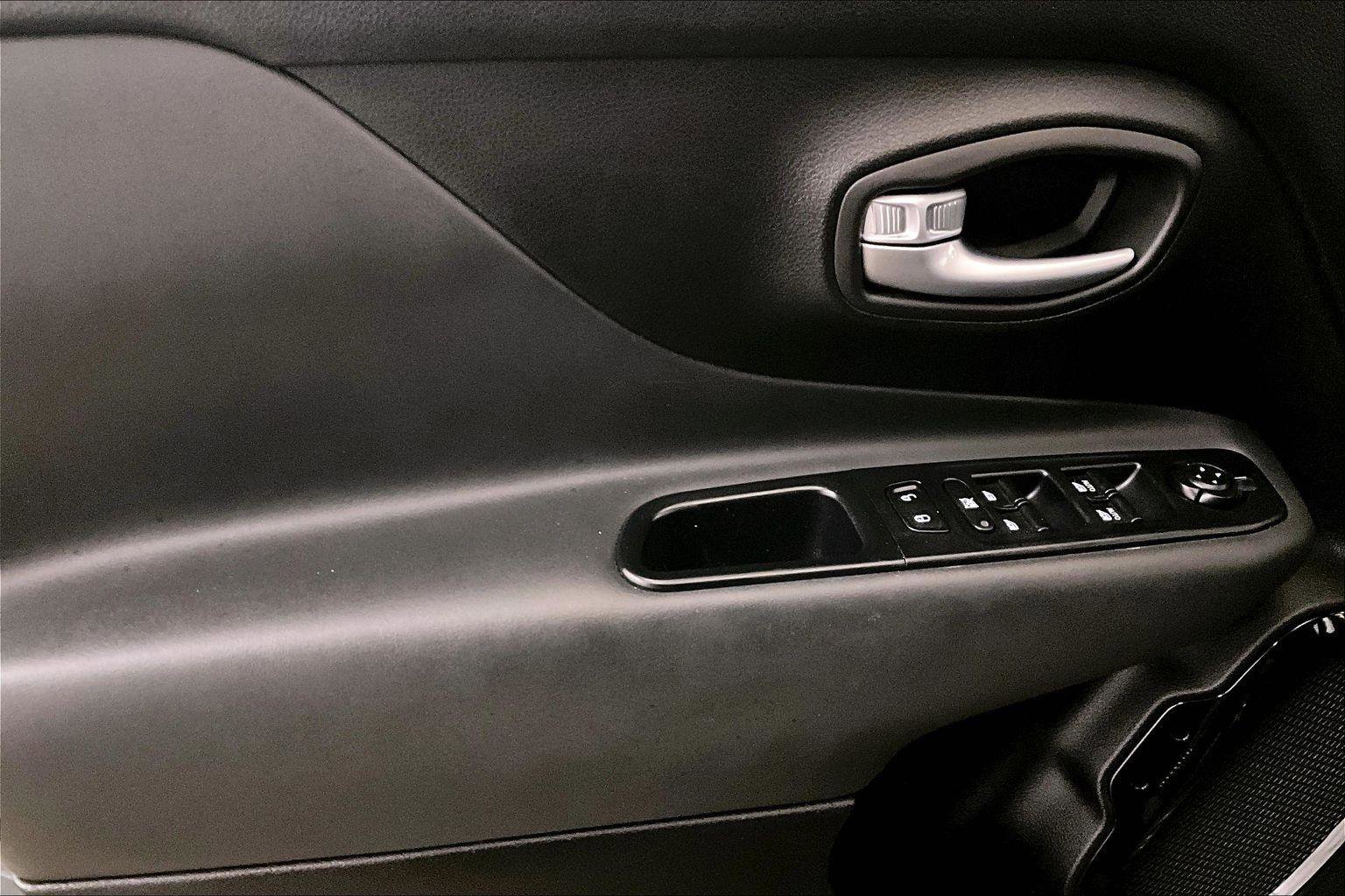 Used 2018 Jeep Renegade Altitude image 22