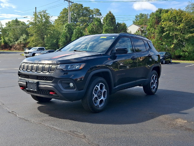 Used 2022 Jeep Compass Trailhawk w/ Trailhawk Convenience Group AWD/4WD image 3