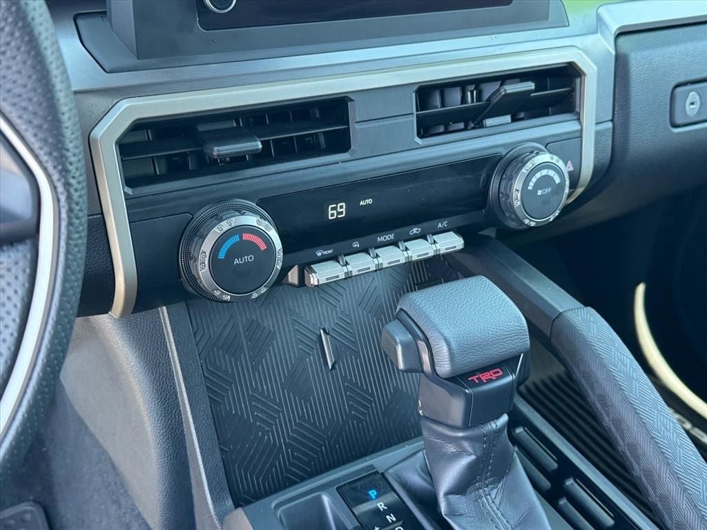 Used 2025 Toyota Tacoma TRD Sport AWD/4WD image 24