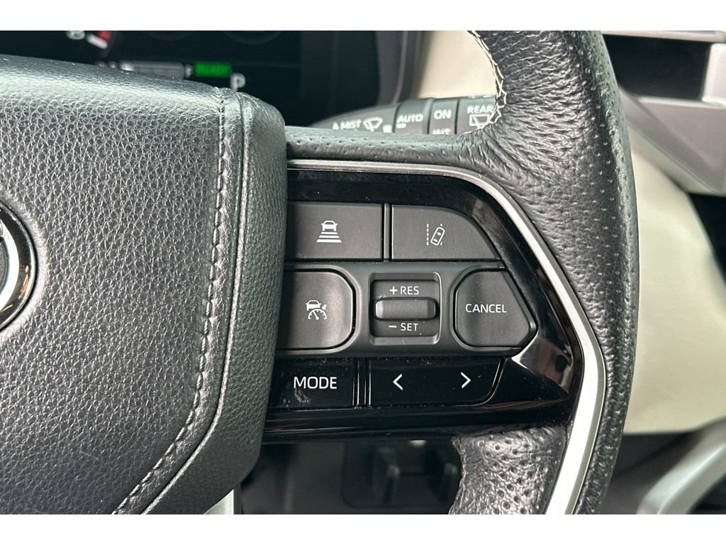 Used 2024 Toyota Sequoia Capstone AWD/4WD image 30
