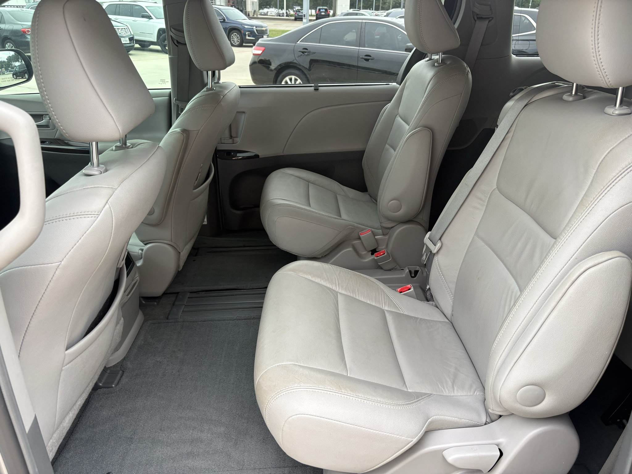 Used 2017 Toyota Sienna XLE FWD image 24