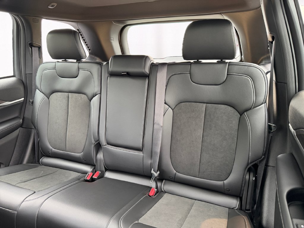 New 2026 Jeep Grand Cherokee Altitude AWD/4WD image 13