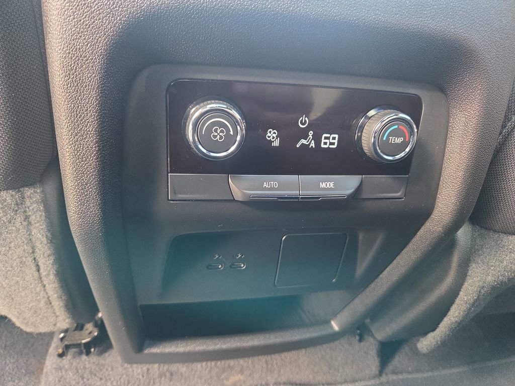 Certified 2025 Chevrolet Traverse LT w/ Sun and Wheel Package AWD/4WD image 36