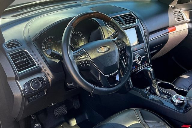 Used 2019 Ford Explorer Platinum AWD/4WD image 17
