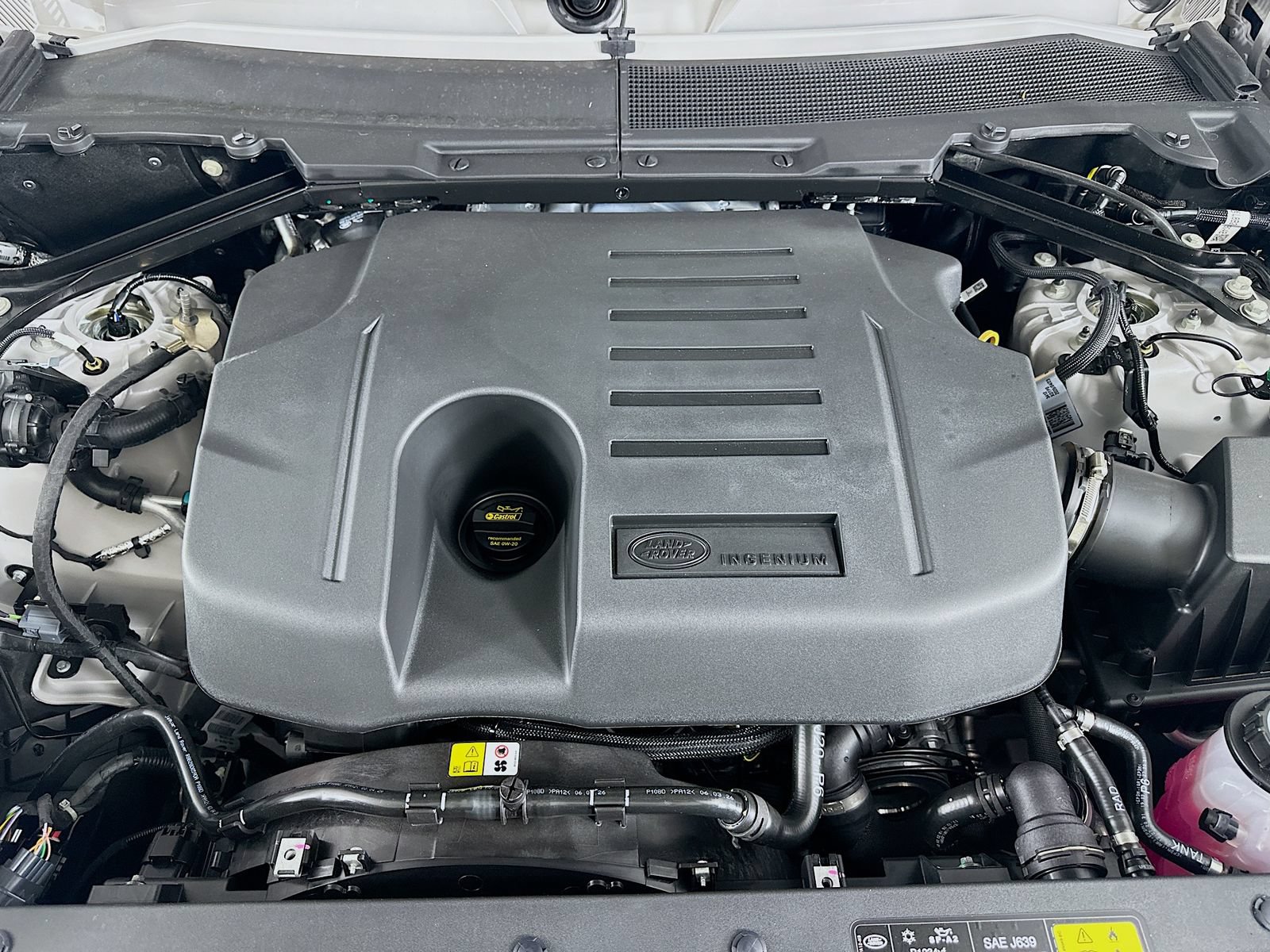 New 2026 Land Rover Defender 130 X-Dynamic SE AWD/4WD image 14
