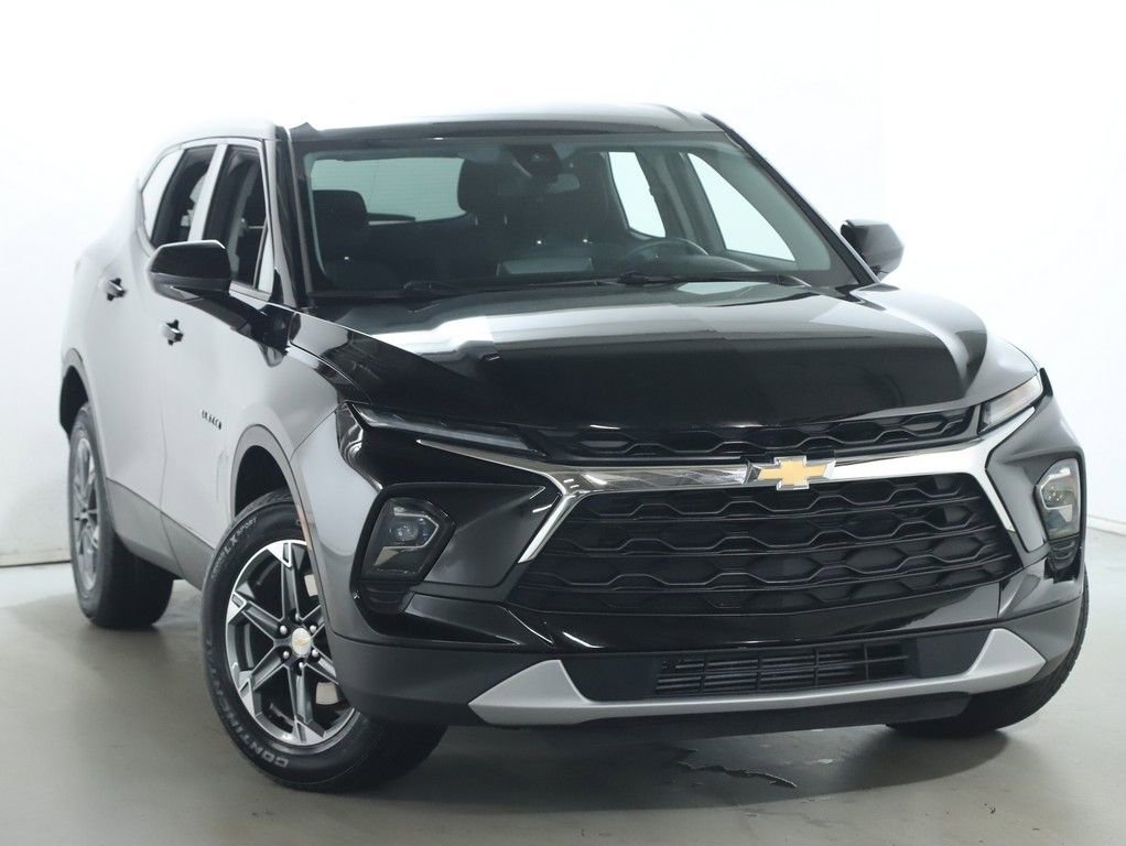Used 2024 Chevrolet Blazer LT image 2