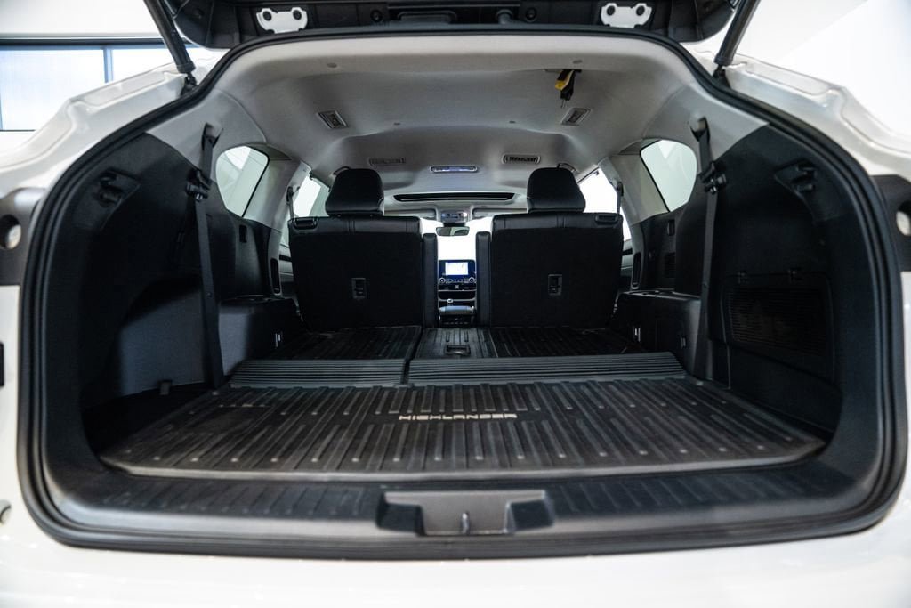 Used 2023 Toyota Highlander XLE AWD/4WD image 42