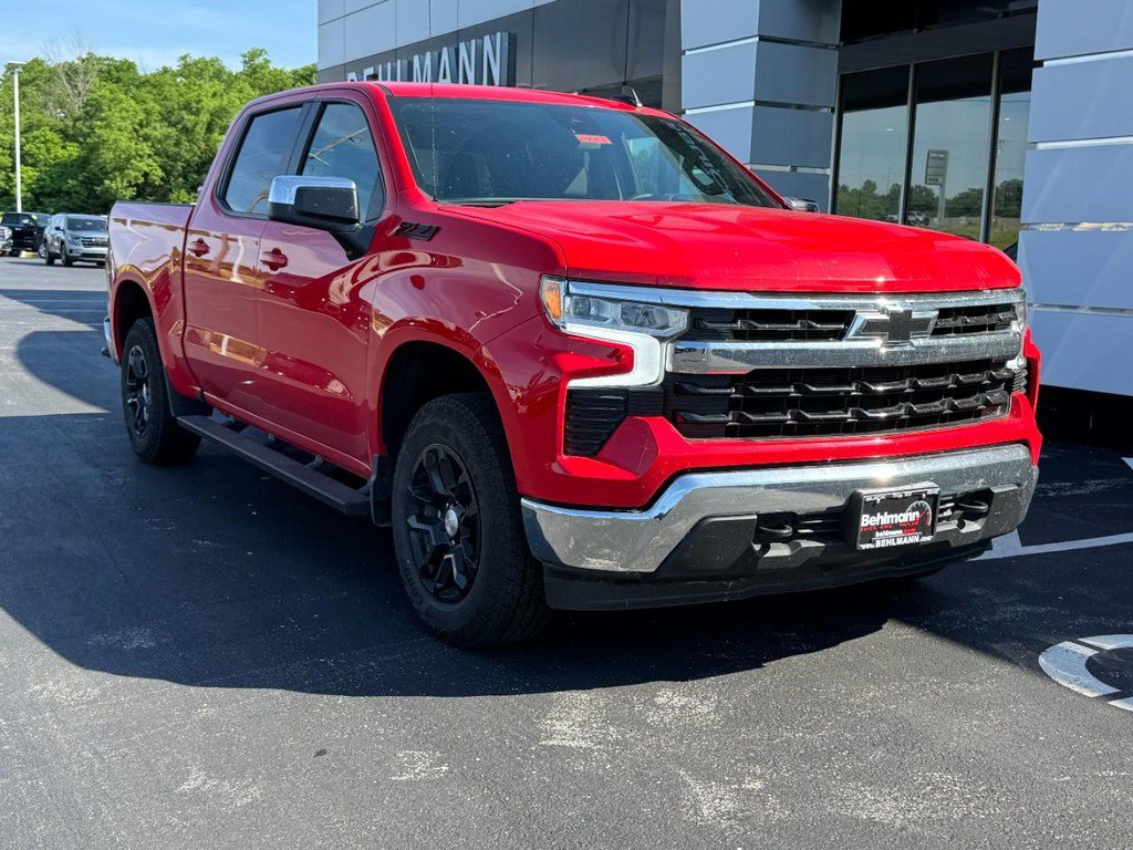 Used 2024 Chevrolet Silverado 1500 LT w/ Z71 Off-Road Package AWD/4WD image 2