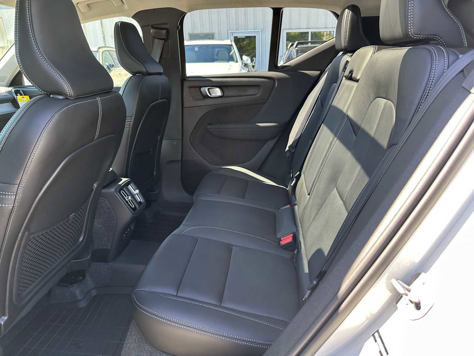 New 2025 Volvo XC40 B5 Ultra w/ Climate Package image 15