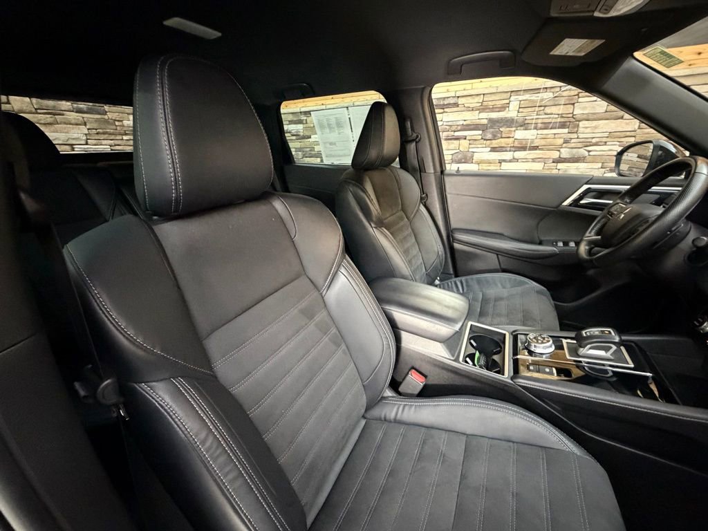 Used 2023 Mitsubishi Outlander SE Black Edition image 15