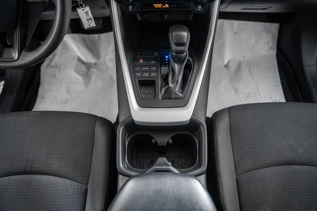 Used 2020 Toyota RAV4 LE image 24