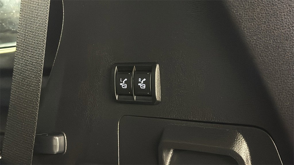 Used 2025 Toyota Sequoia Platinum image 18