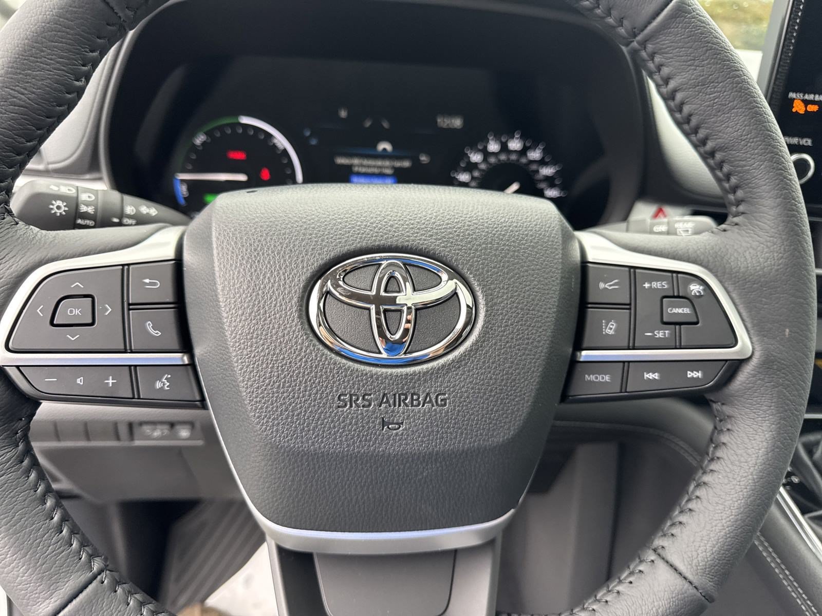 New 2025 Toyota Sienna XLE w/ XLE Plus Package FWD image 17