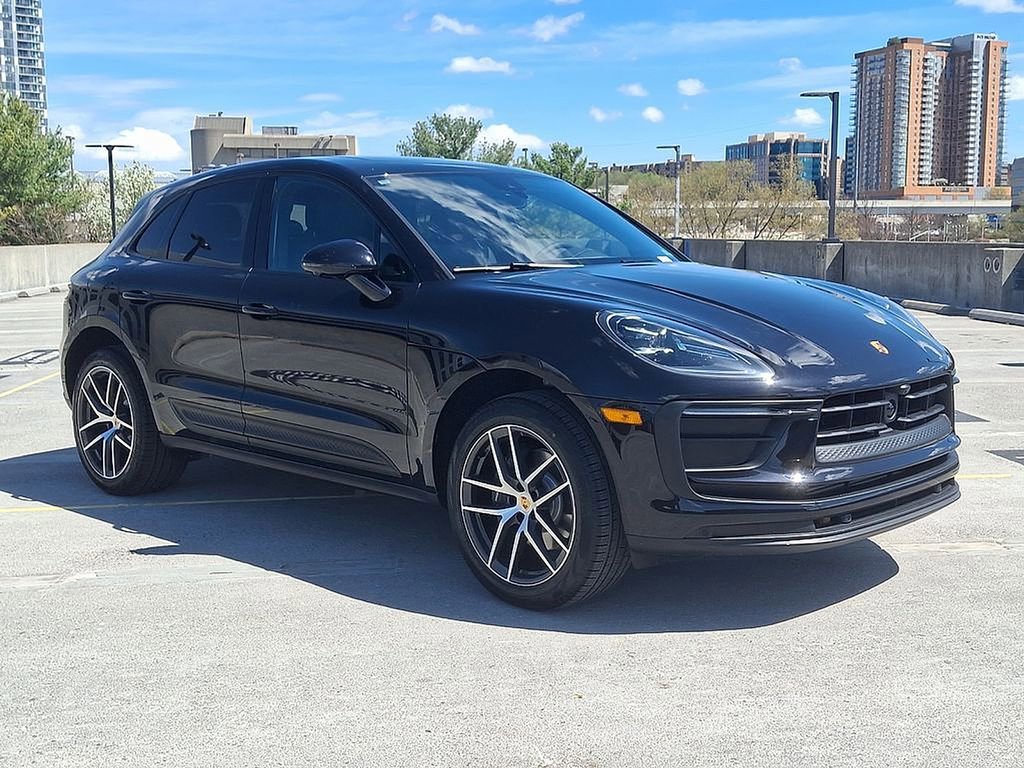 Certified 2025 Porsche Macan image 7