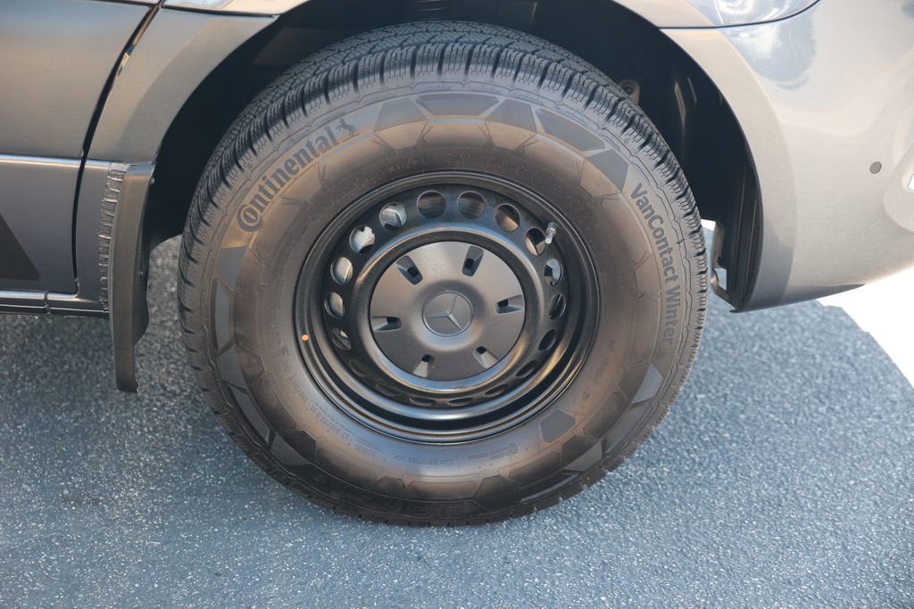 Used 2022 Mercedes-Benz Sprinter 144 Cargo image 8