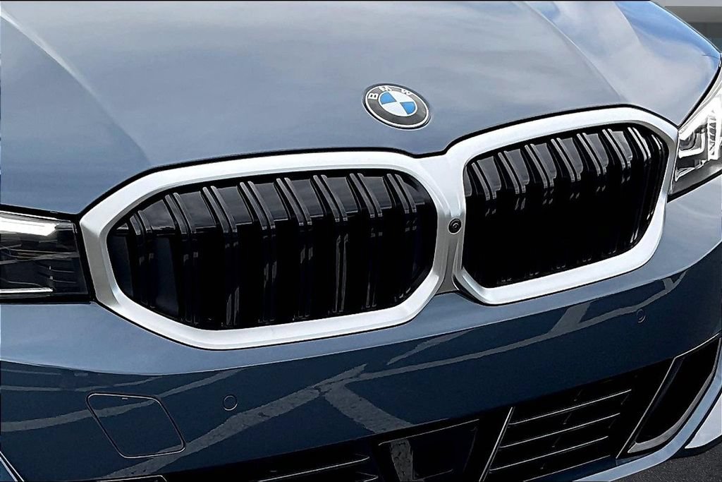 New 2026 BMW 330i xDrive Sedan w/ Premium Package AWD/4WD image 32