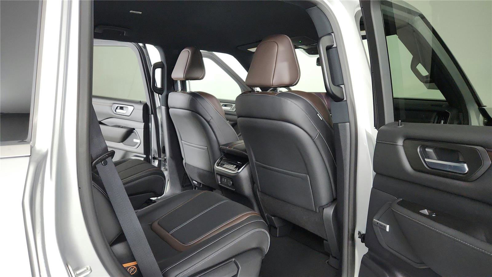 Certified 2025 Nissan Armada SL w/ Captain's Chari Seat Package AWD/4WD image 23