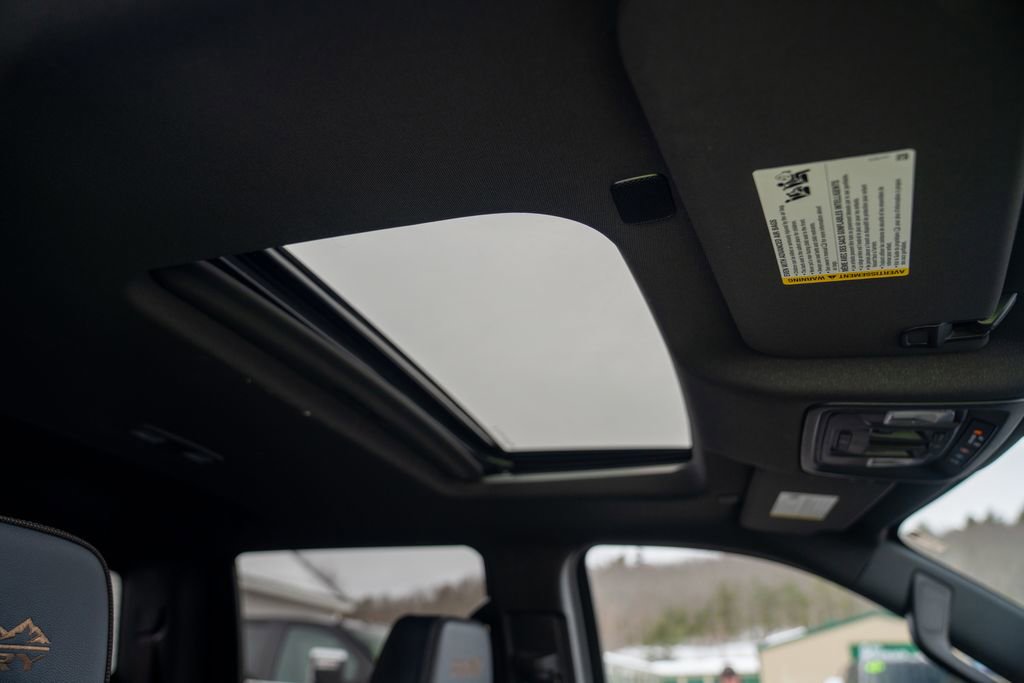 Used 2023 Chevrolet Silverado 1500 High Country w/ High Country Premium Package image 15