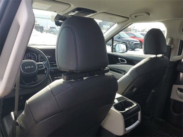 Certified 2023 Kia Carnival EX image 11
