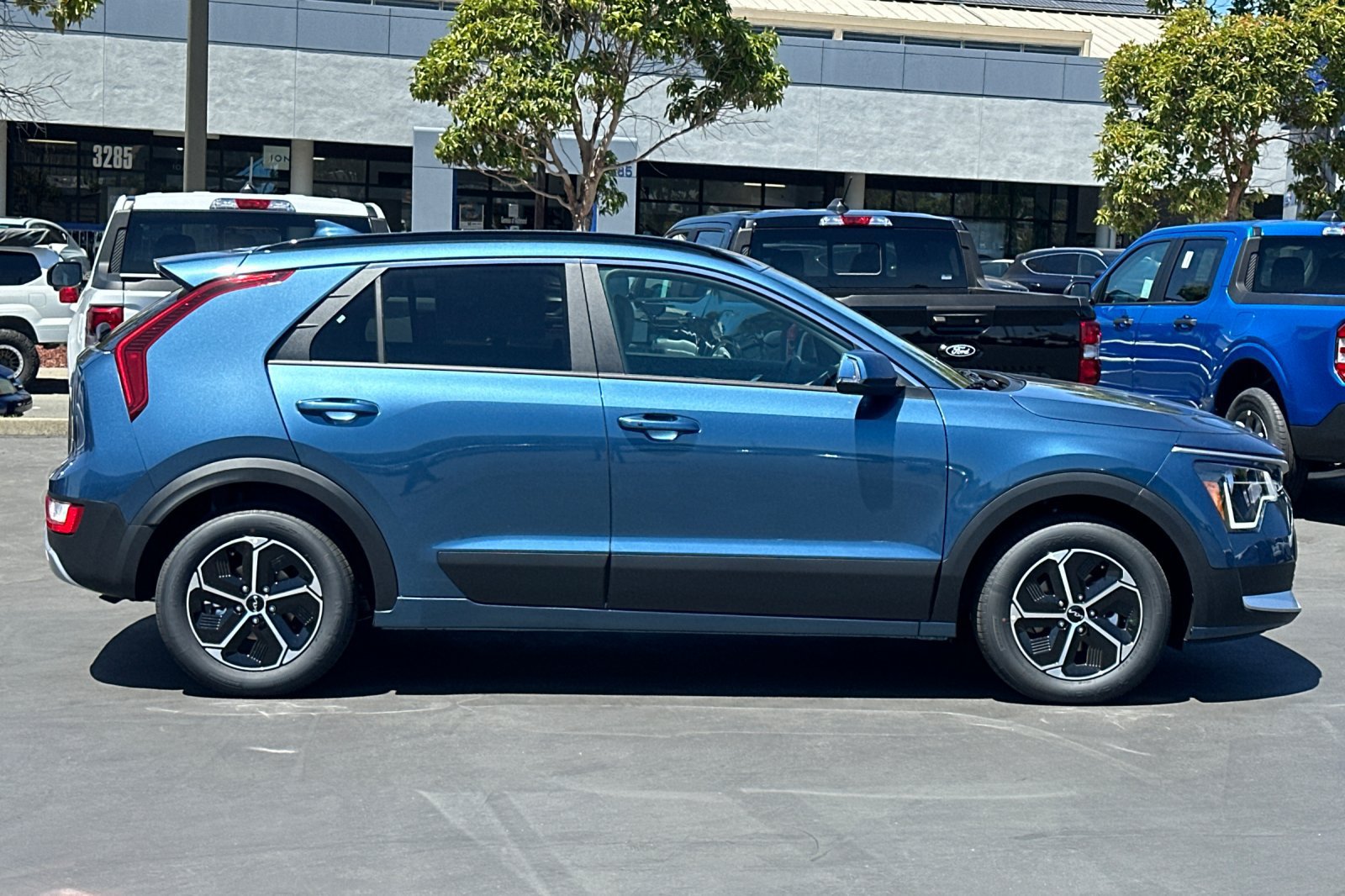 New 2026 Kia Niro EX FWD image 3